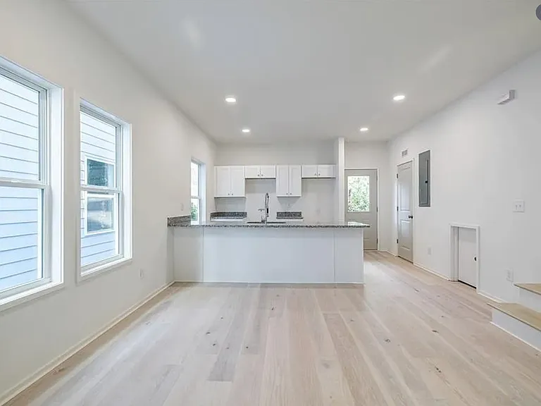 813 Smith St SW #B — Photo 4