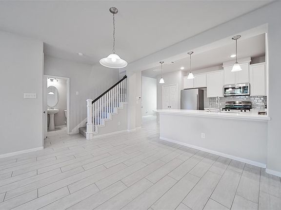 2nd image of 7415 Hinsdale Dr