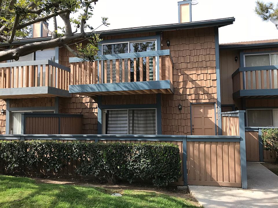 Spacious Townhome with one Downstairs Bedroom.