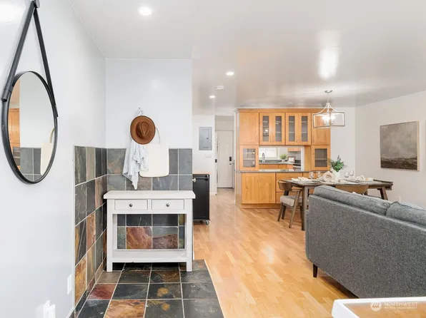 3834 175th Avenue NE #H2, Redmond, WA 98052