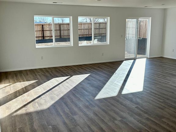 4th image of 2277 Evelynn St
