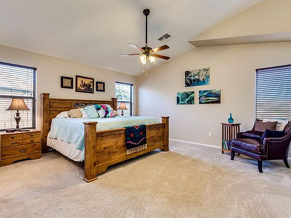 4th image of 558 E Baker Dr