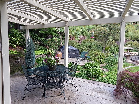 4th image of 6144 Edgehill Dr