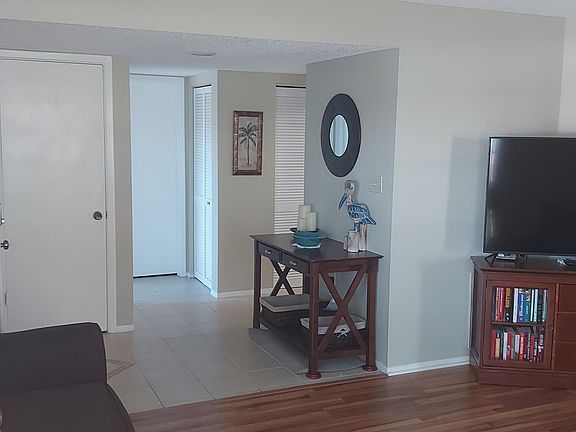 3rd image of 3993 Staysail Ln #401