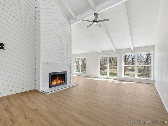 4th image of 1213 S Oak Ave