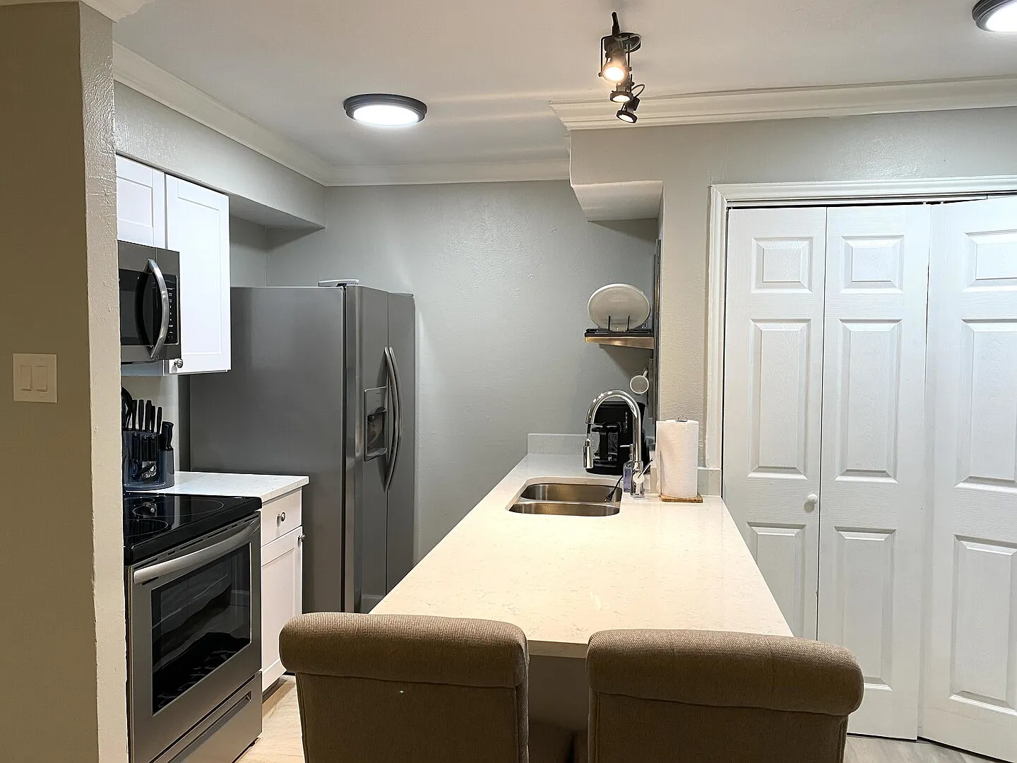 I32 World Cup Stay - 18 min to AT&T - Sleeps 2 - Free Parking — Photo 4