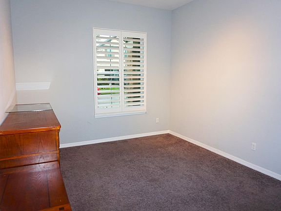 3rd image of 16588 Broadwater Ave