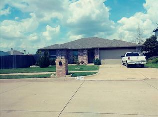 305 Meadow Ridge Dr, Burleson, TX 76028