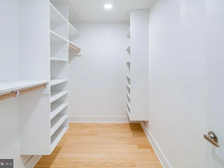 133 E Allen St — Photo 16
