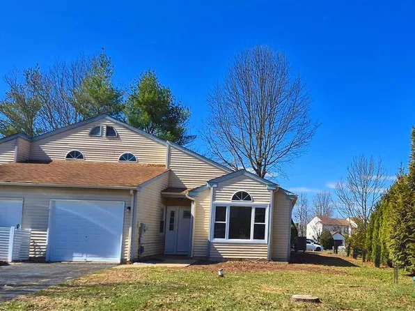 4 Stewer Ln, Perkasie, PA 18944