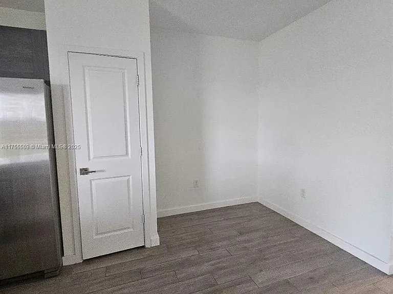 1028 SE 23rd Ave — Photo 5