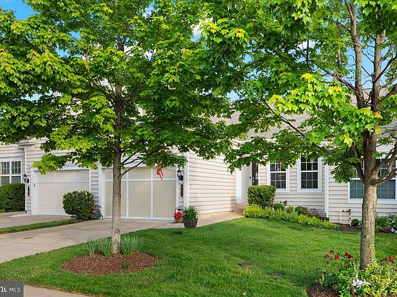 4th image of 180 Castle Hill Dr