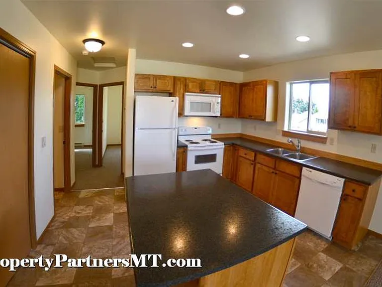 905 Montana St — Photo 2