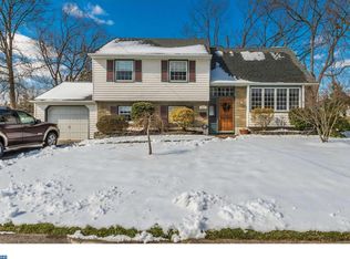 321 Farmdale Rd, Moorestown, NJ 08057