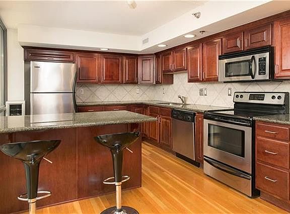 4th image of 600 E Admiral 1204 Blvd #1204