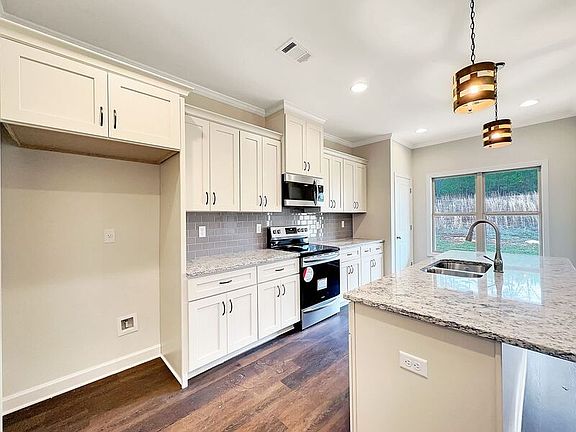5th image of 5090 Summerfield Dr E
