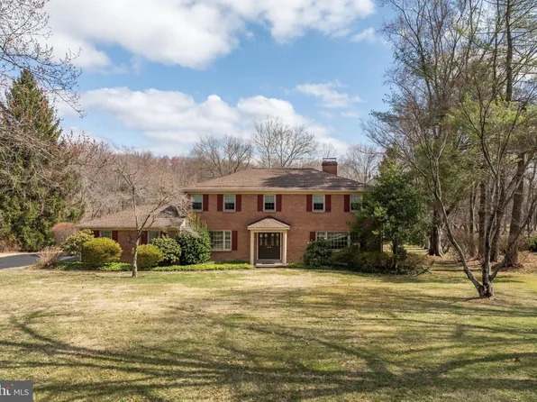 857 Hunt Rd, Newtown Square, PA 19073