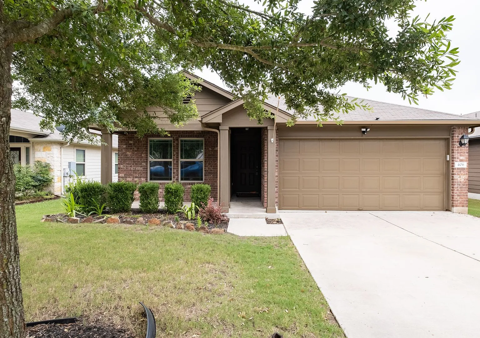 Warming 3 Bedroom, 2 Bath Home Near Southwestern University & Downtown Georgetown — Photo 1