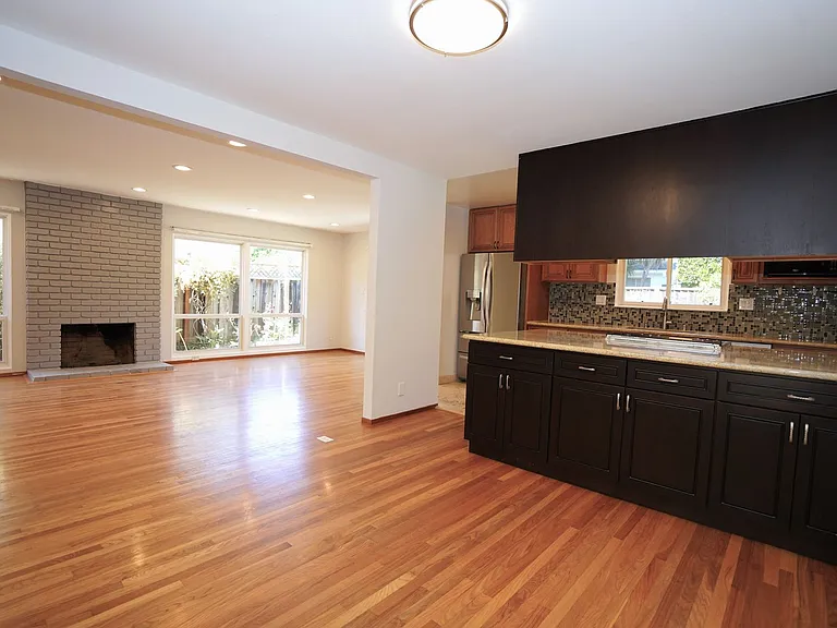 1185 Countess Ct — Photo 6