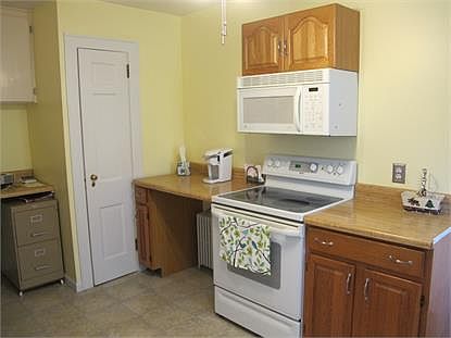 3rd image of 31 E Summit Ave