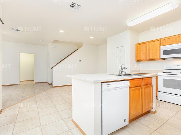 3rd image of 852 Murray Dr