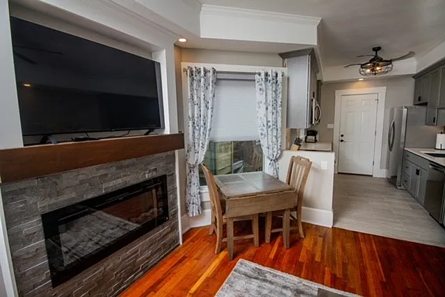 2 bed, 475 sqft, $1,600 — Photo 3
