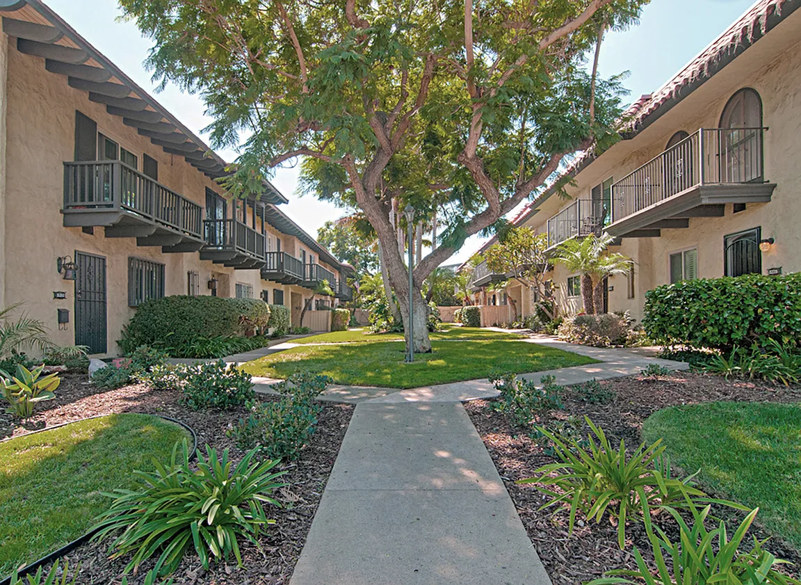 2 bed, 1.5 bath, 1440 sqft, $3,700 — Photo 3