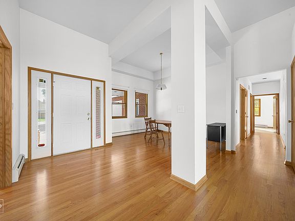 3rd image of 8272 Middlebury Ave