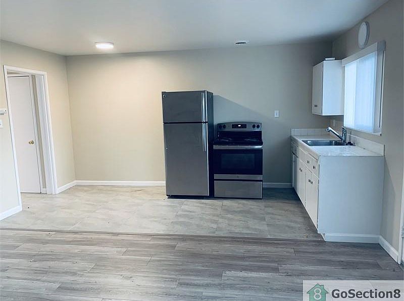 1st image of 6646 Macarthur Blvd #21