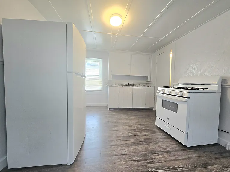 9 Cedar St #2R — Photo 2