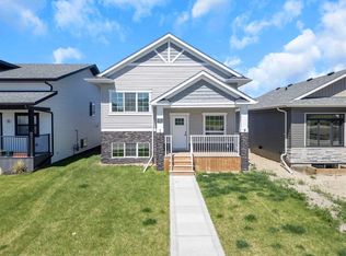 9 SE Ian Way, Sylvan Lake, AB T4S0T6