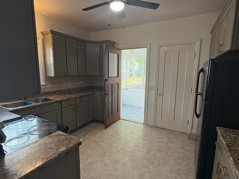 45 Clay Ave — Photo 14