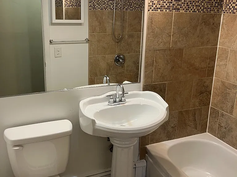 Emerald Village Apartments — Photo 24