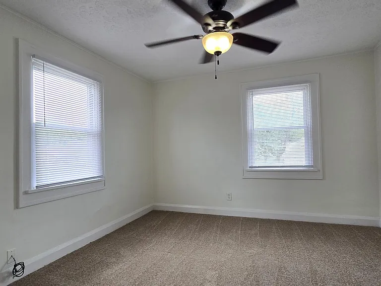 2746 Shelby St — Photo 11