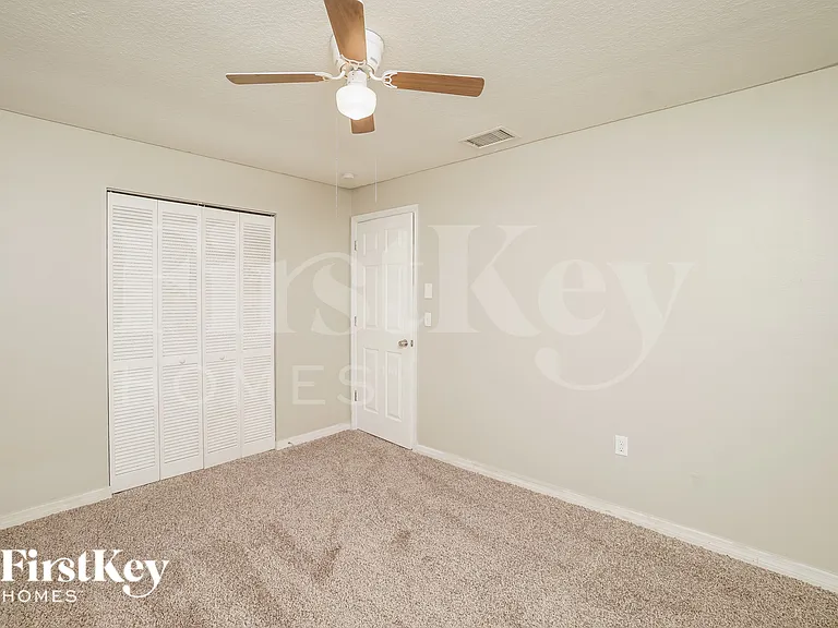 6841 Willits Ave — Photo 9