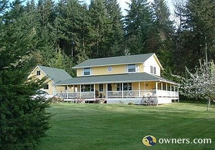Country Farm Home Nestled in the Trees!