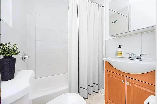 Rented by RealTegrity NY LLC | media 19