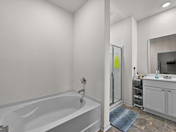 5th image of 120 Echo Ct