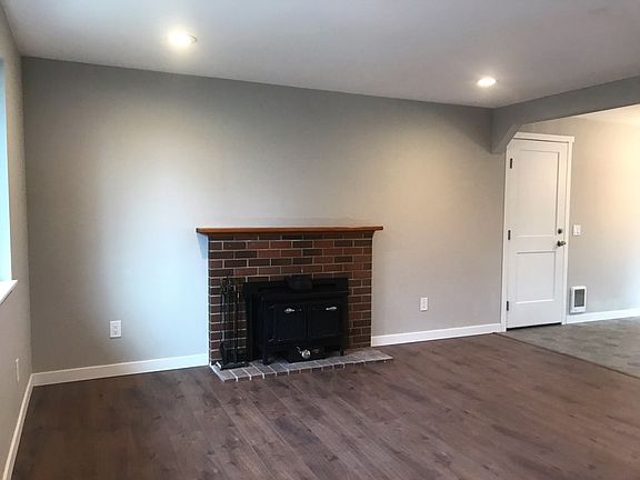 4th image of 8903 57th Dr NE