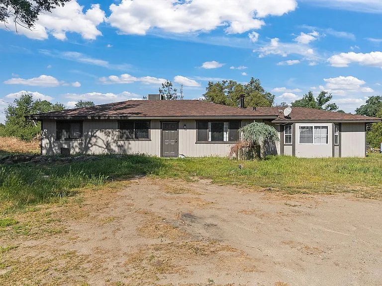31331 Auberry Rd — Photo 1
