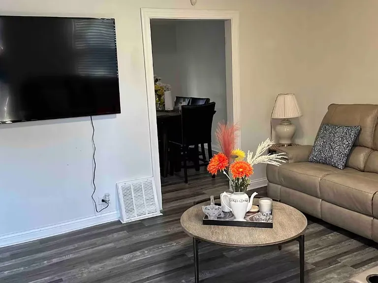 3801 S Calumet Ave — Photo 18