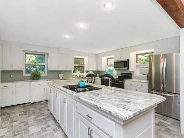 4 Elysium St, Wrentham, MA 02093