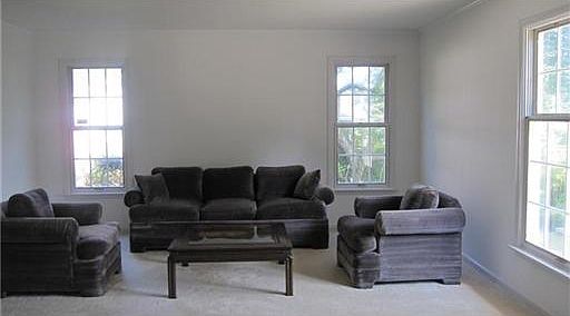4th image of 2470 Greenlawn Dr