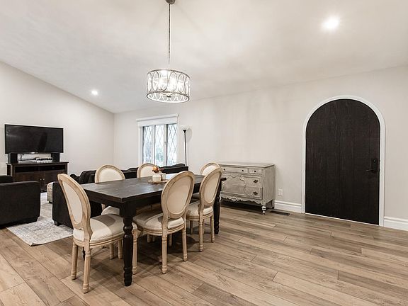 5th image of 16 Ravenwood Cir