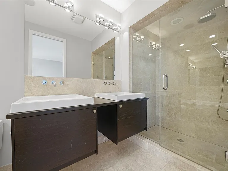 1541 N Bosworth St #4 — Photo 12