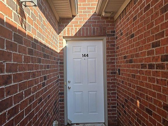 4th image of 144 S Red Oak Ct