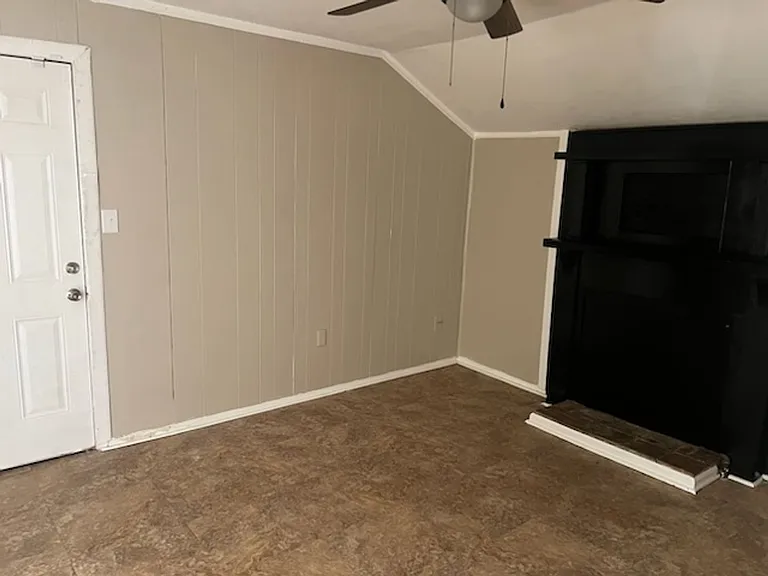 824 Combs St — Photo 5