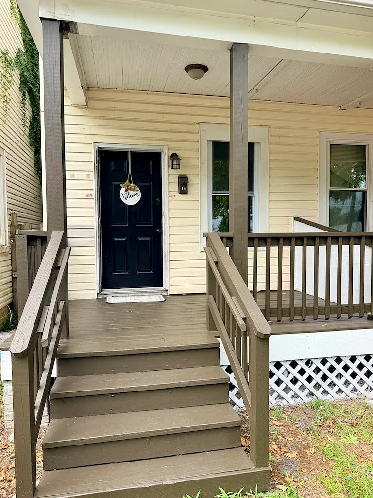 3 bed, 1110 sqft, $1,650 — Photo 1