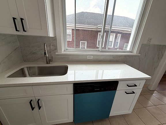 4th image of 2927 Brownsville Rd #3