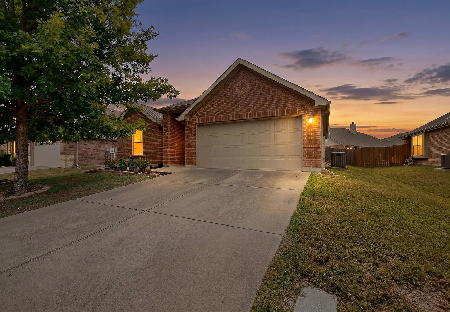 4 bed, 2.0 bath, 2080 sqft, $2,500 — Photo 1